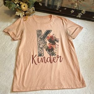 👚4/$10👚 Kindergarten Teacher T-shirt, Size M